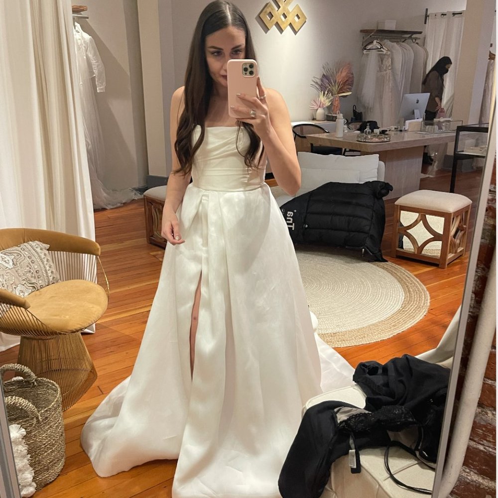 Silk Organza Ballgown w. Slit by Something blue